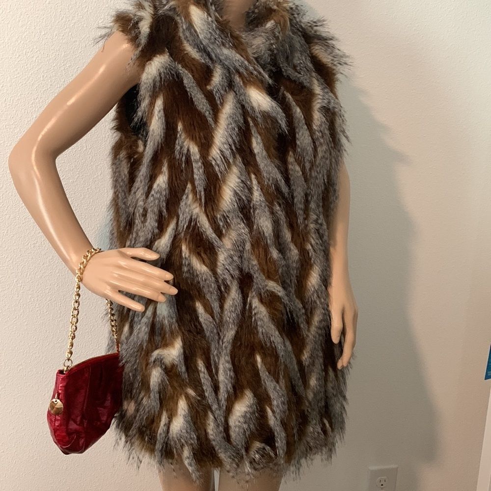 New, Romeo & Juliet couture Faux Fur Vest Size M